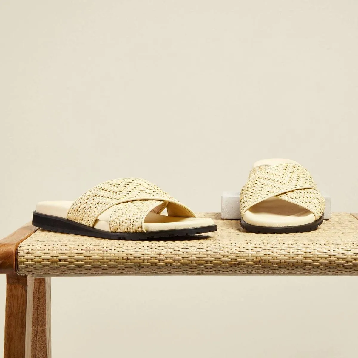 Cross Slide, Raffia